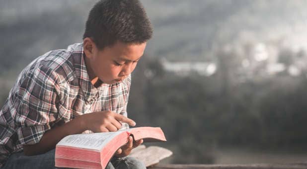 Bible-reading-child-sutotal